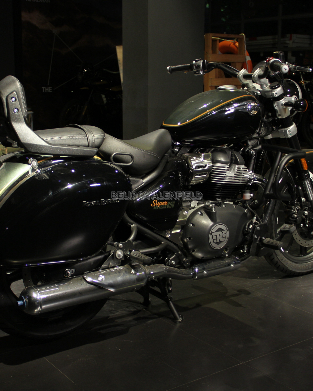 Super Meteor 650 Hover